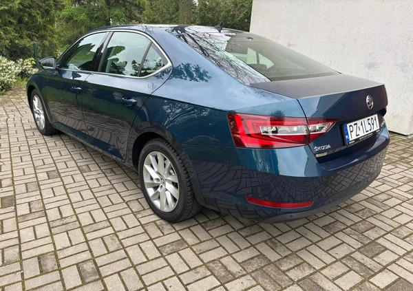 Skoda Superb cena 77400 przebieg: 145000, rok produkcji 2018 z Poznań małe 106